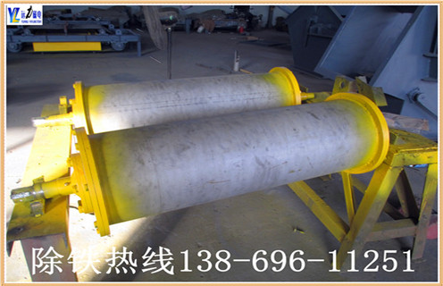 1.干式小猪视频APP最新观看网址采用人民共和国机械工业标准“JB / 7895-1999”,采用稀土复合磁性系统,并采用高强度胶(J-39)粘结和环氧灌注,磁性表面用不锈钢加强胶胶挂胶,不脱落.气缸两端的密封垫圈涂有塑料密封,确保无水;整体采用先进的技术和合理的结构.经过特殊设计,使的磁场强度分布更为合理,分选效果更明显. 　　2.此碎钢磁选机永磁筒体机身通过特殊设计,不易堵塞材料,运行材料.通过半逆流类型.